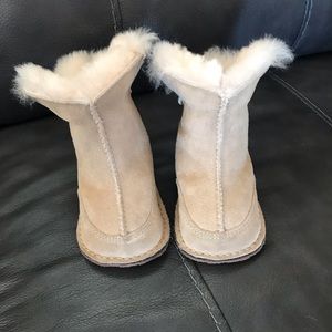 Baby boo uggs size small
